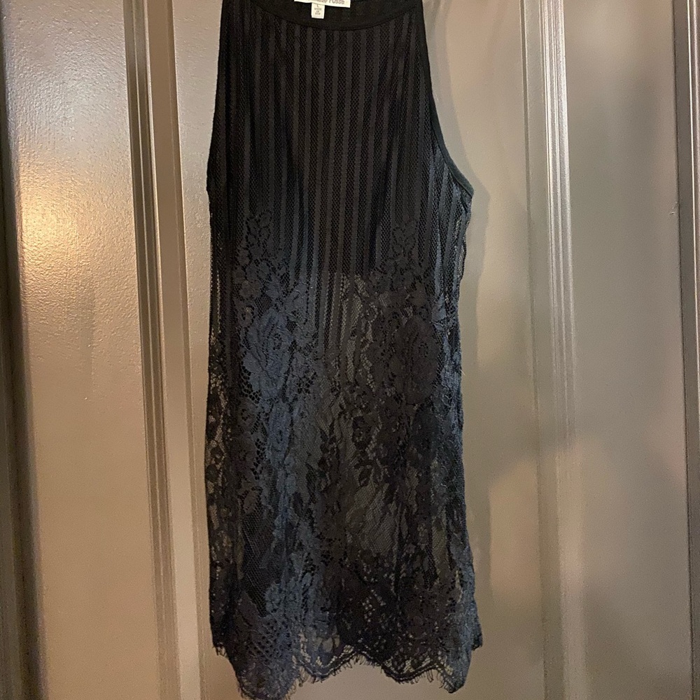 Charlotte Russe peek-a-boo crop top Size Medium